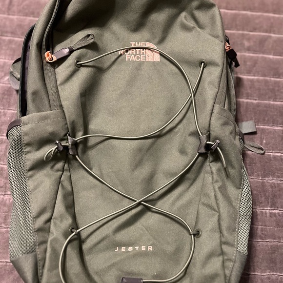The North Face Jester Green Backpack - Picture 1 of 4